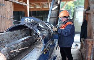Від колоди до поліна: на базі лісопильного цеху у ДП «Ясінянське ЛМГ» вже 8 років налагоджено промислове виробництво колотих дров