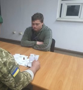 Більше 100 тисяч гривень віддав українець за фіктивну довідку, аби перетнути кордон
