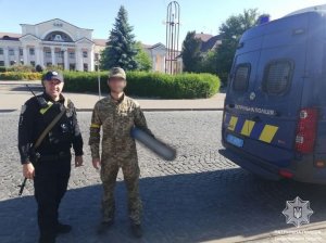 Ужгородські патрульні повернули номерний знак власнику