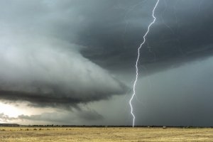 І рівень небезпечності, жовтий: на Закарпаття насуваються грози