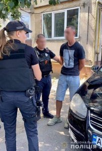 У Мукачеві поліція затримала зловмисника, причетного до розповсюдження наркотиків