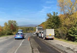 Водії, будьте уважні, на дорозі М-08: Об’їзд міста Ужгород–КПП «Ужгород» працює спецтехніка!