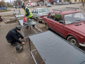 У Берегові на одній із вулиць вже роками діє стихійна вулична торгівля: що міська рада вирішила