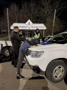 Поліція охорони Закарпаття допомогла затримати двох агресивних мукачівців