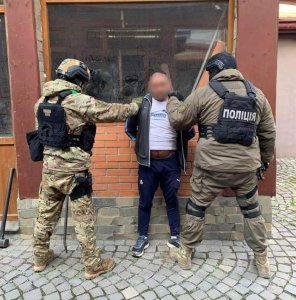У Мукачеві поліцейські припинили злочинну діяльність ще одного наркоторговця