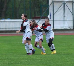 З рахунком 2:1 юні закарпатські футболістки СДЮСШОР здолали команду львівських «Карпат»