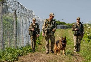 Поблизу кордону з Словаччиною затримали десять чоловіків