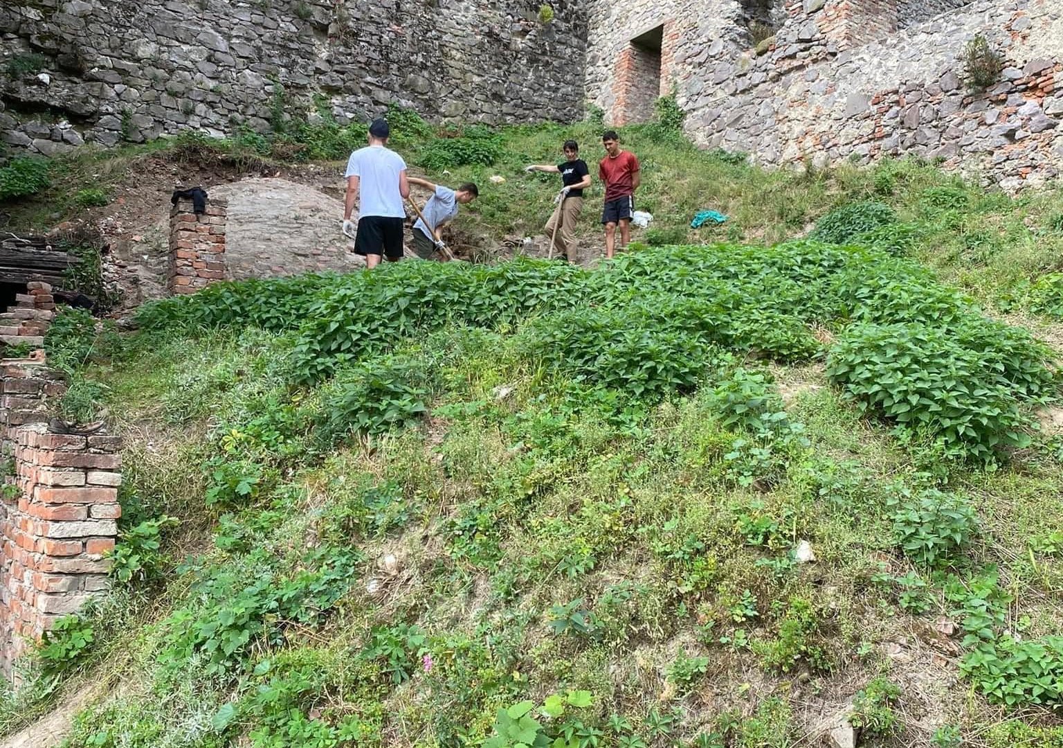 У Мукачівському замку продовжуються розкопки