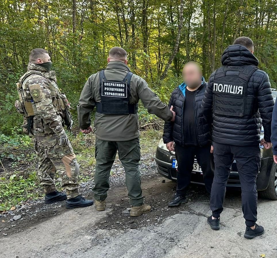 На Закарпатті поліція затримала організатора незаконної переправи чоловіків через державний кордон України