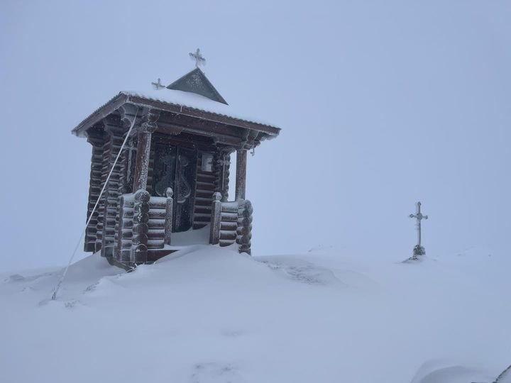 На Рахівщині у горах сніг, температура повітря -6°С.