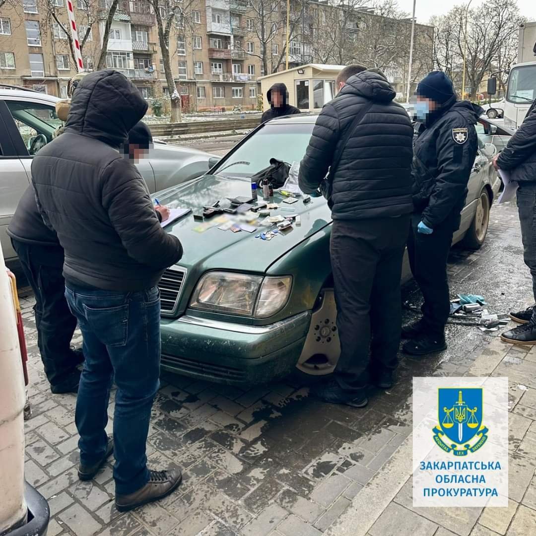 В Ужгороді правоохоронці викрили та ліквідували групу наркодилерів – затримано п’ятьох осіб